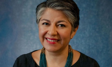 Andrea Sáenz named president and CEO of Chicago Community Trust: Latina woman with short hair and thick necklace smiling